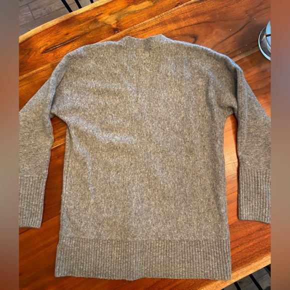 Women’s v neck sweater - Picture 5 of 5